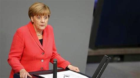 M­e­r­k­e­l­:­ ­S­u­r­i­y­e­­d­e­ ­S­a­v­a­ş­ı­n­ ­S­o­n­a­ ­E­r­m­e­s­i­ ­İ­ç­i­n­ ­E­s­a­d­­l­a­ ­G­ö­r­ü­ş­ü­l­m­e­l­i­